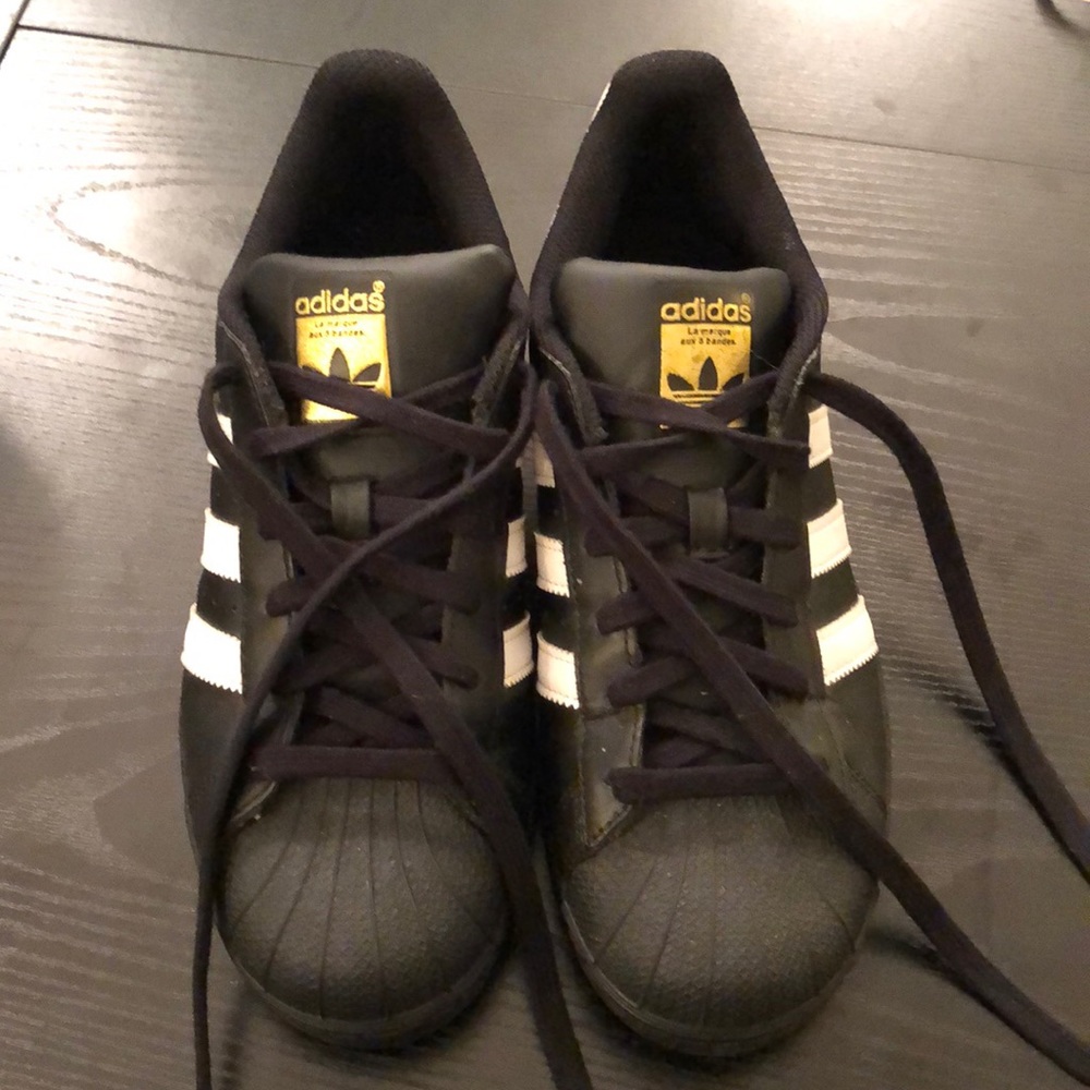 Black Adidas Superstar size 8